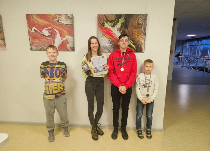 Šahisti turnīrā izcīna līderpozīcijas