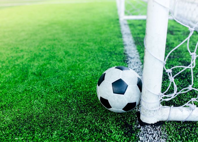 Futbols ripo uz priekšu