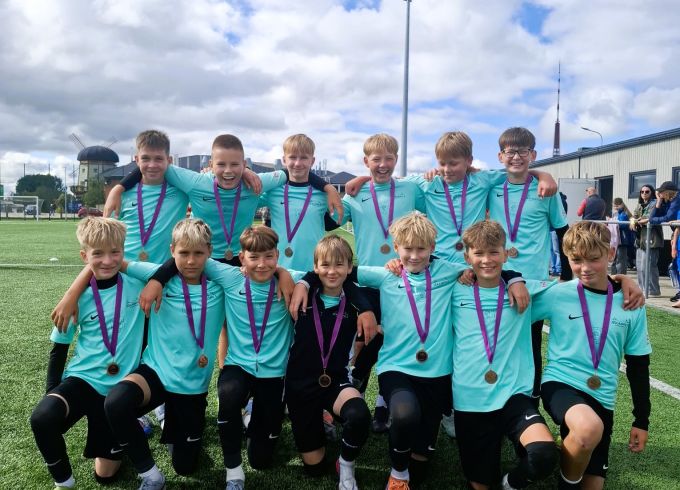 U12 futbolistiem bronza Rīgā