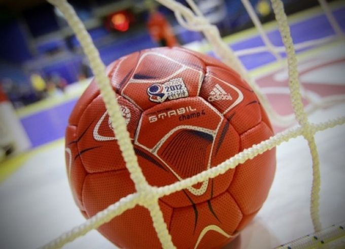Handbolistēm spēles Latvijas Jaunatnes čempionātā