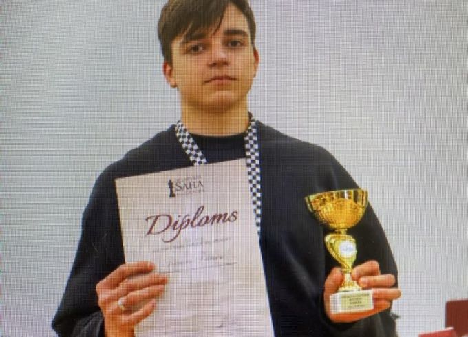 Renārs Petrovs demonstrē meistarību amatieru čempionātā