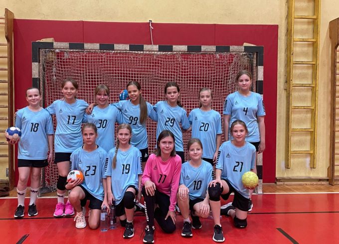 Jaunākajām handbolistēm debija Latvijas Jaunatnes čempionātā