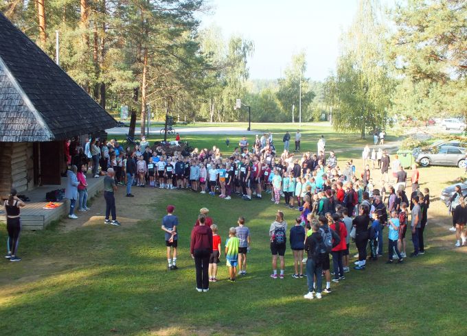 Rudens krosa distancēs sacenšas skolēni